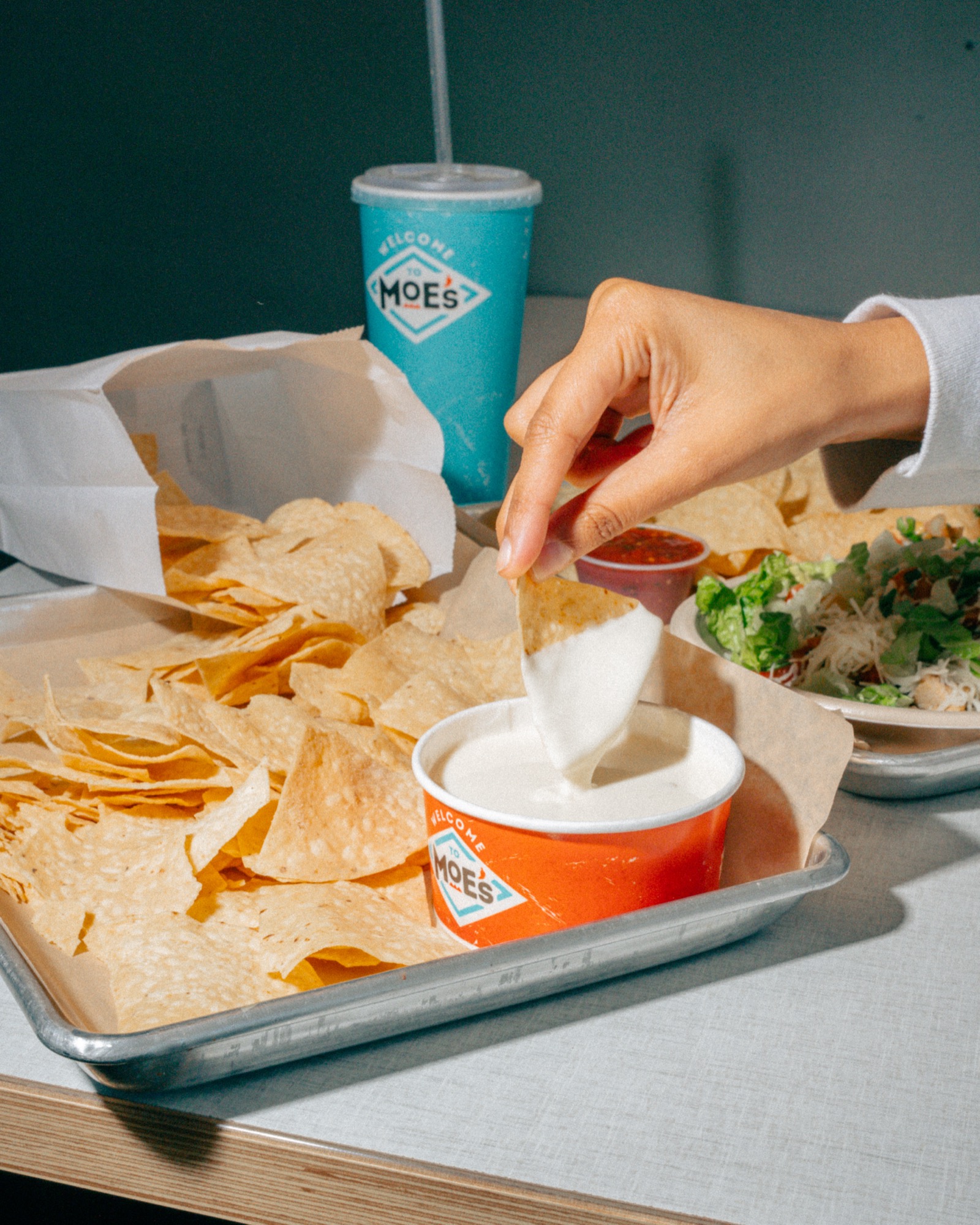 Moe's queso with chips